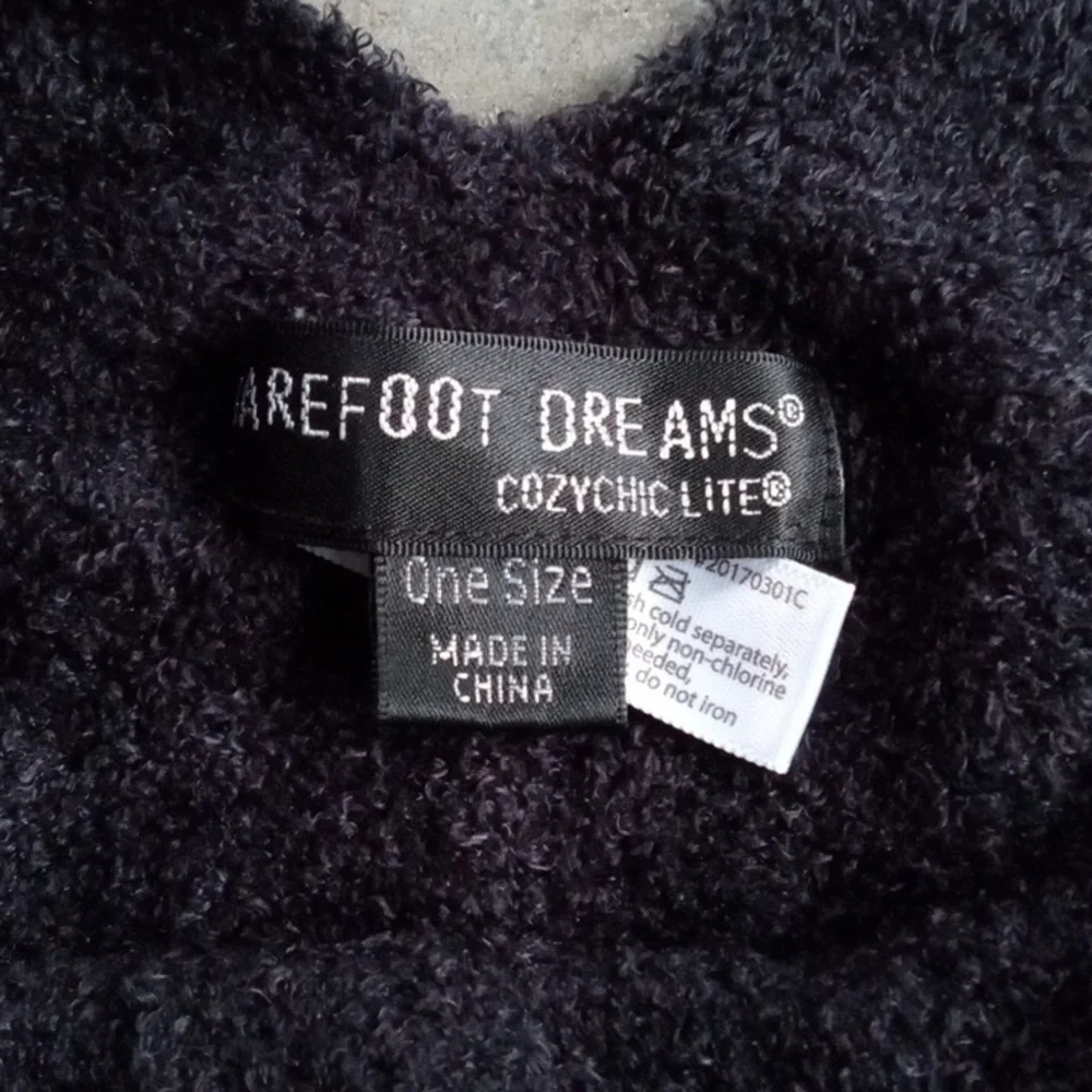 Barefoot Dreams CozyChic Lite Black Knit Poncho Womens One Size